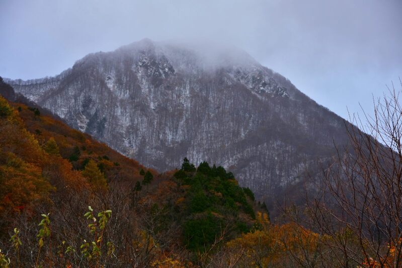 黒伏山に初雪が