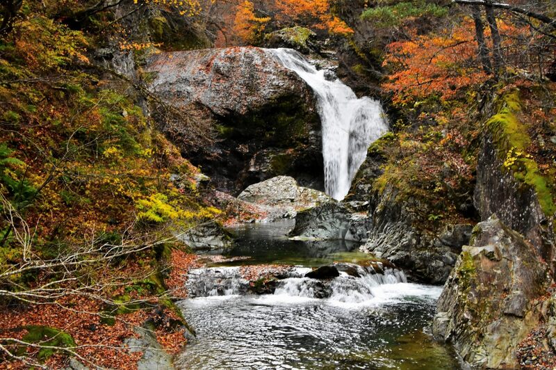 初雪の大滝と上悪戸