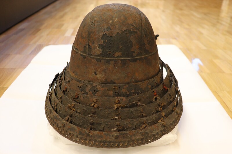 黒塗頭形冑 背面