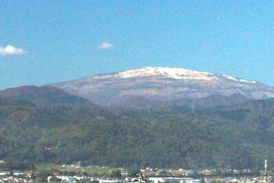 霊峰　月山に初冠雪