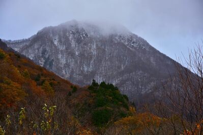 黒伏山に初雪が
